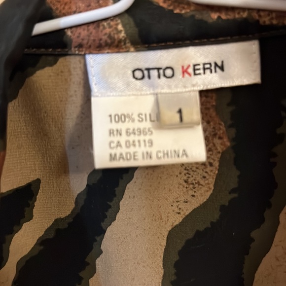 Beautiful silk top - Picture 2 of 2